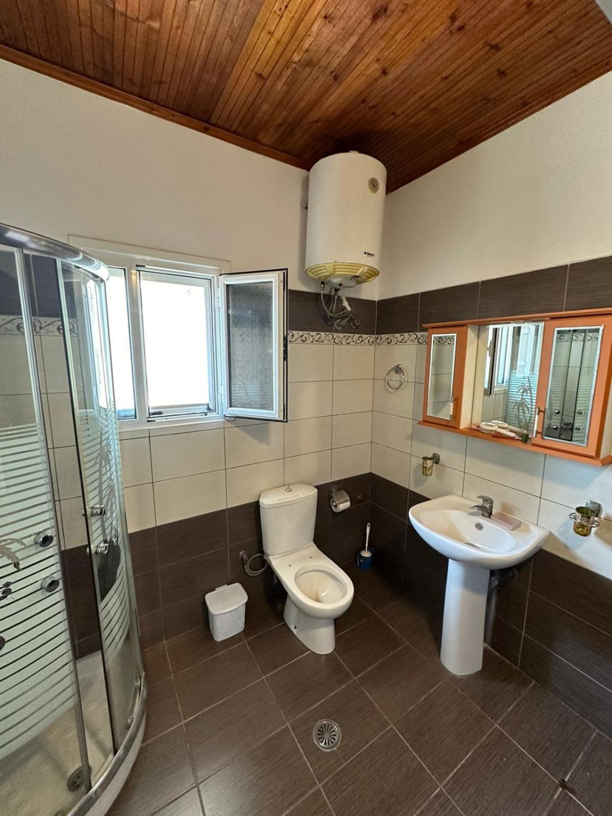 Apartments Berti Саранде Екстериор снимка